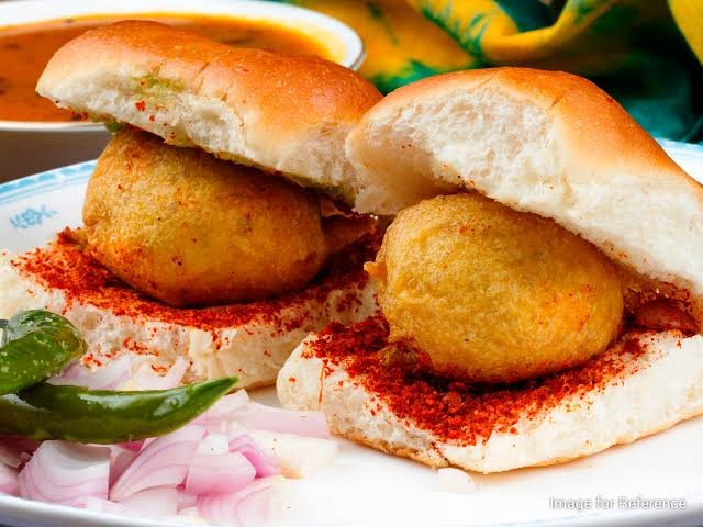 Vada pav at Chatkazz, Harris Park