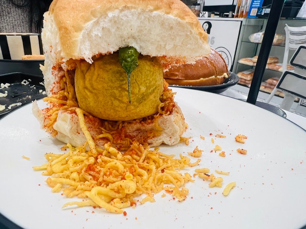 Vada pav at GJ06, Parramatta