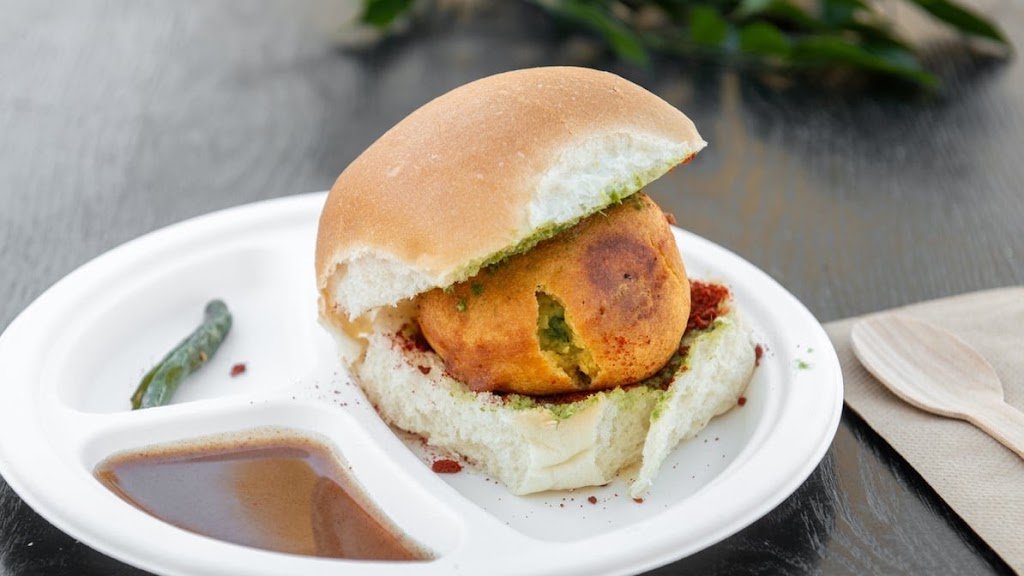 Vada pav at Bombay Calling, Seven Hills