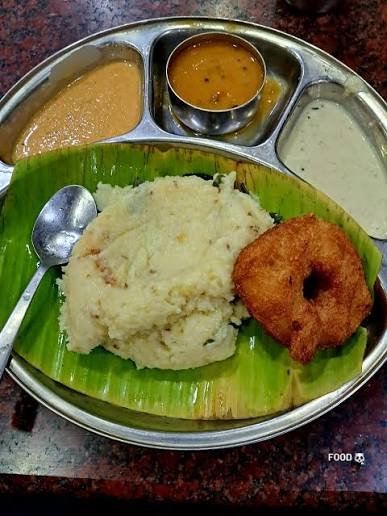 A2B Adyar Ananda Bhavan Harris Park ven pongal and medu vada on banana leaf with sambar and chutney
